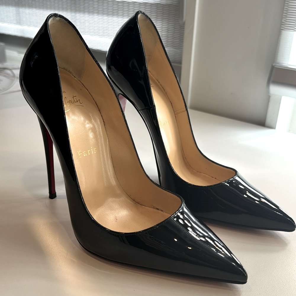 Christian Louboutin so Kate black patent pumps in a size 38.5